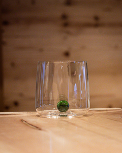 Wasserglas mit Farb-Akzent 3