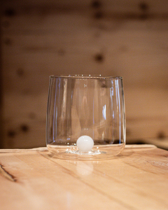 Wasserglas mit Farb-Akzent 5